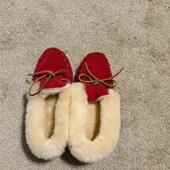 Minnetonka Women's Alpine Sheepskin Moccasin Red Slip On Slippers Suede Size 7 - Picture 11 of 12